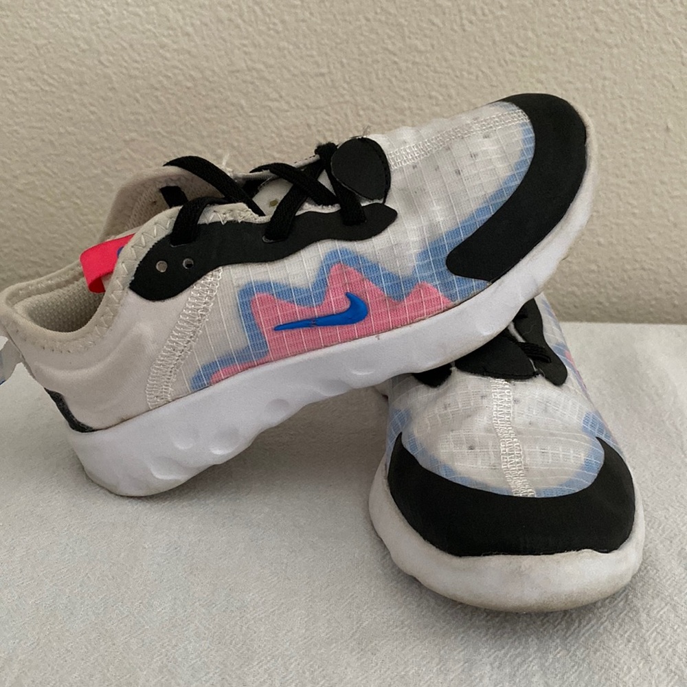 White/Multi-Colored Nikes - Size 10